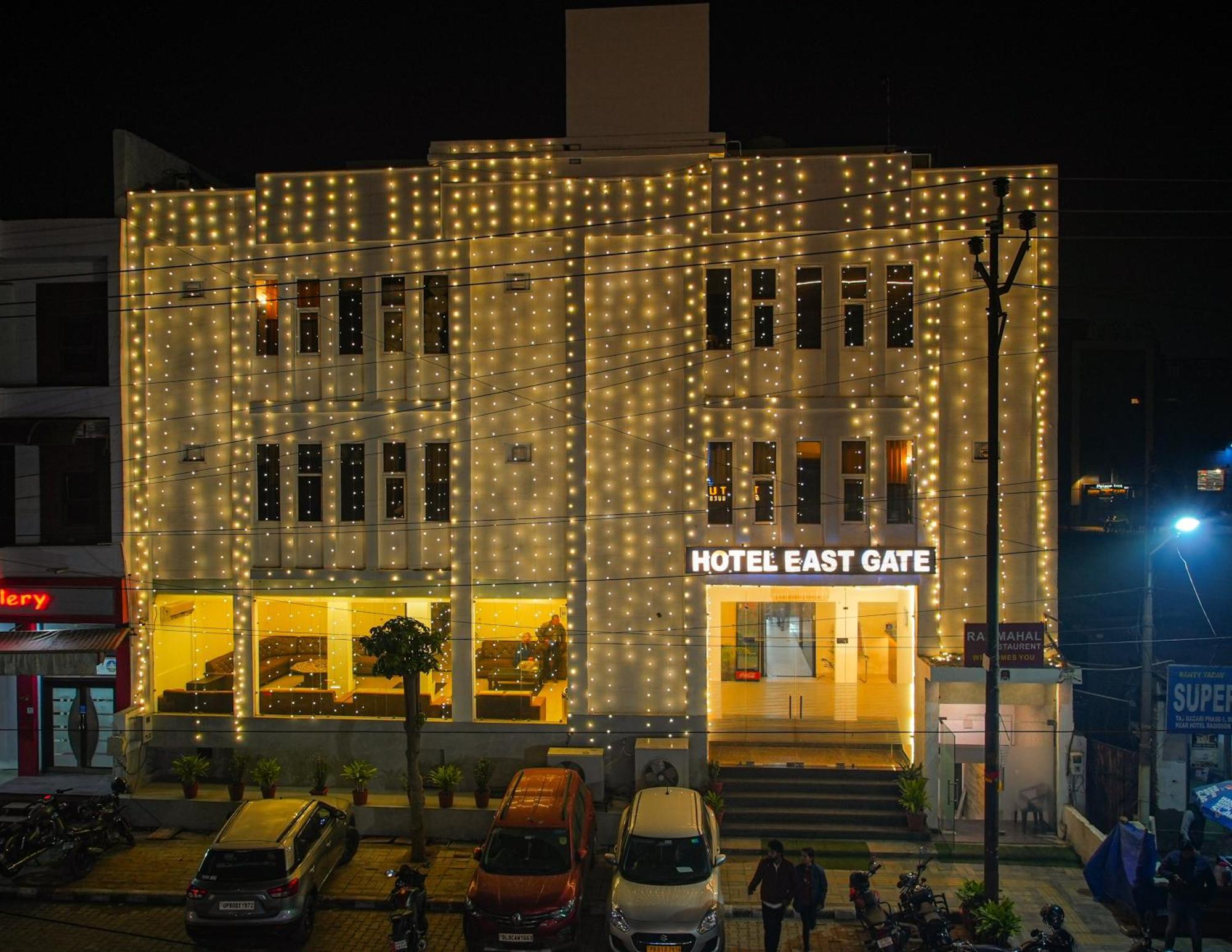 Dazzling East Gate Hotel Agra  Exterior photo